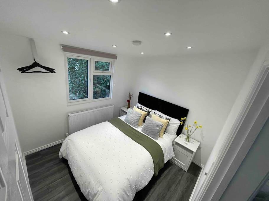 The Cabin Welwyn Garden City Exterior foto
